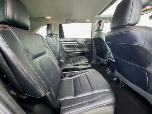 Used 2018 Toyota Highlander XLE AWD/4WD image 37