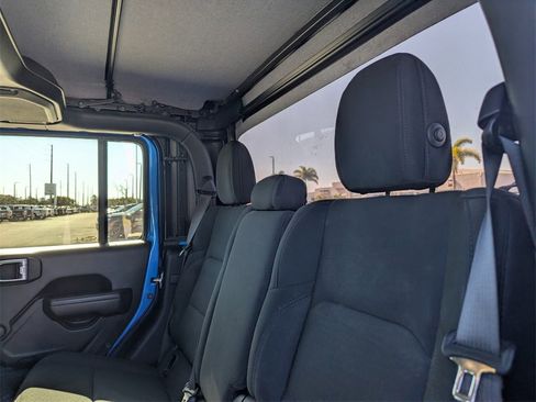 Used 2021 Jeep Gladiator Sport image 16