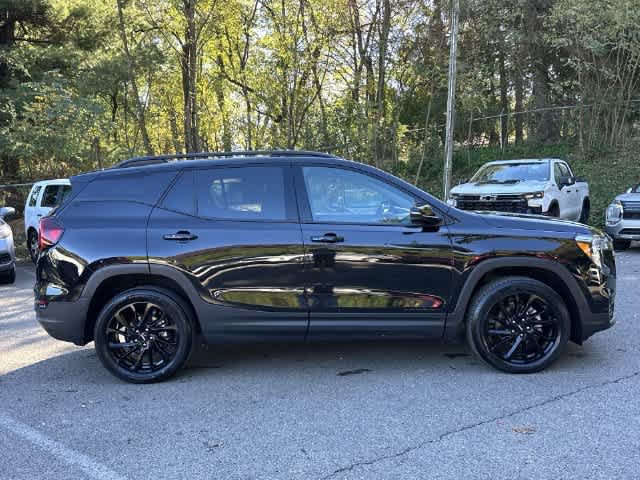 Used 2023 GMC Terrain SLT w/ Infotainment Package II AWD/4WD image 3