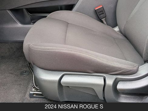 Used 2024 Nissan Rogue S FWD image 15