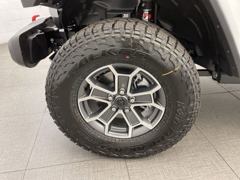 New 2025 Jeep Gladiator Mojave w/ Convenience Group image 8