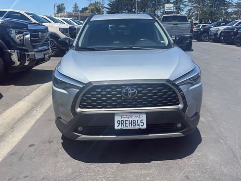Used 2025 Toyota Corolla Cross XLE AWD/4WD image 7