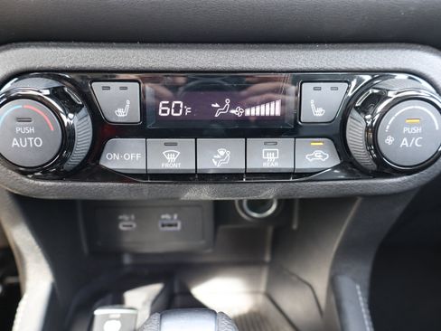 Used 2023 Nissan Kicks SR w/ SR Premium Package FWD image 20