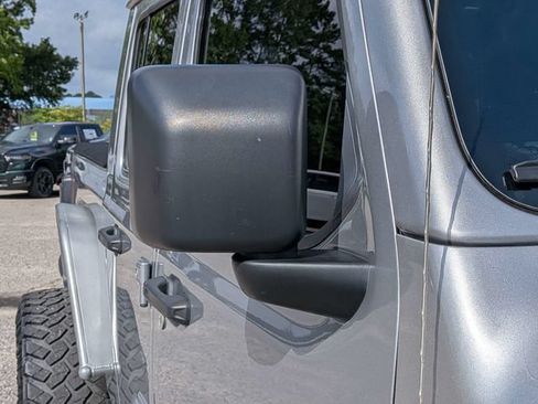 Used 2021 Jeep Gladiator Rubicon AWD/4WD image 12