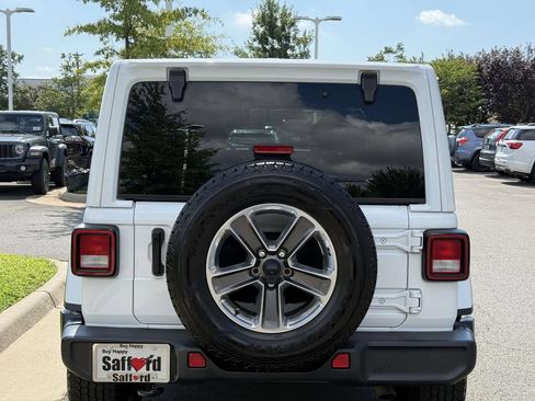 Used 2022 Jeep Wrangler Unlimited Sahara w/ Cold Weather Group AWD/4WD image 11