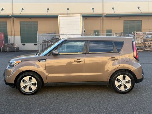 Used 2016 Kia Soul FWD image 9