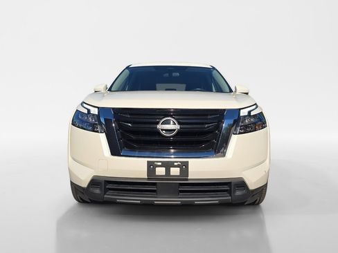 Used 2024 Nissan Pathfinder SV image 8
