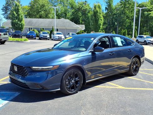 Certified 2025 Honda Accord SE image 3