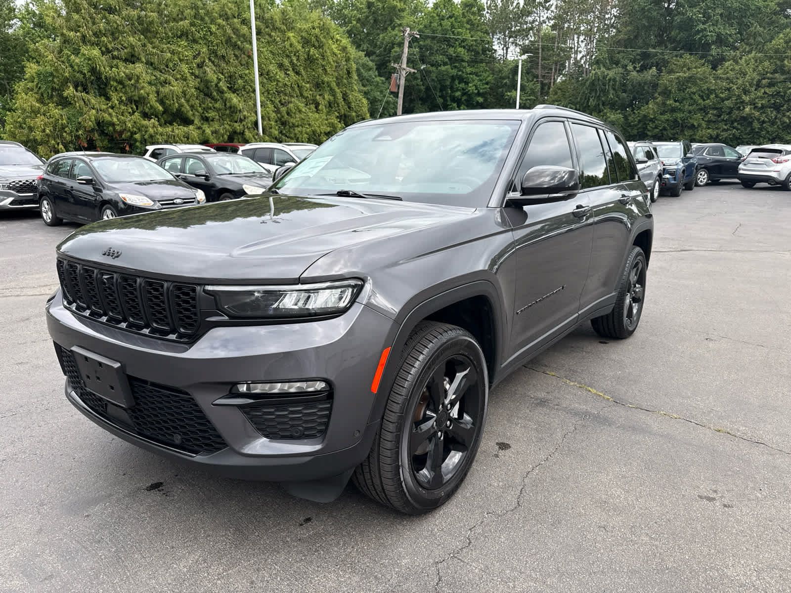 Used 2023 Jeep Grand Cherokee Limited w/ Luxury Tech Group II AWD/4WD image 7