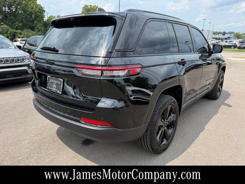 Used 2025 Jeep Grand Cherokee Limited w/ Luxury Tech Group II AWD/4WD image 8