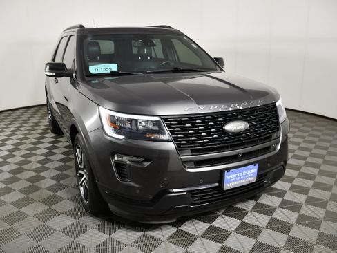 Used 2018 Ford Explorer Sport w/ Equipment Group 401A AWD/4WD image 3