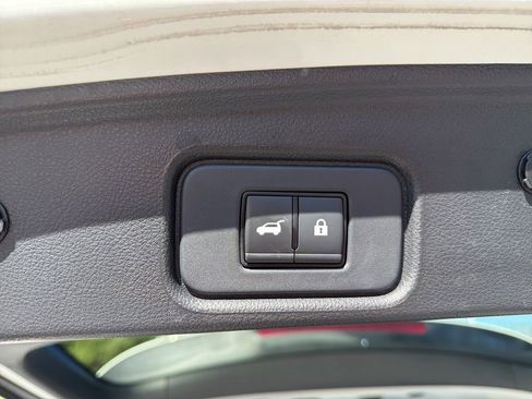 Used 2024 Nissan Pathfinder SL AWD/4WD image 19