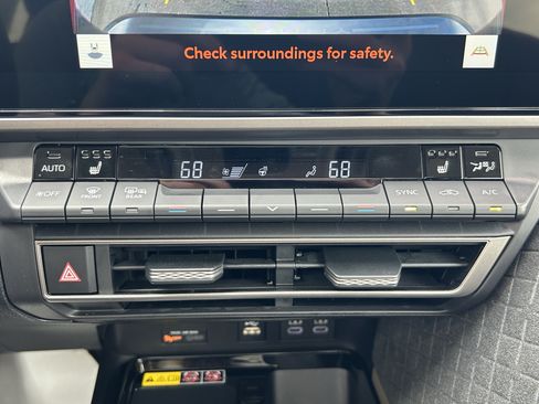 Certified 2025 Toyota Camry XLE FWD image 30