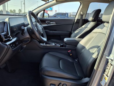 Used 2025 Kia Sportage EX w/ Premium Package FWD image 18
