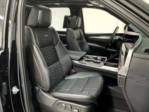 Used 2025 Cadillac Escalade V AWD/4WD image 12