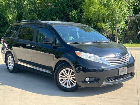 Used 2015 Toyota Sienna XLE w/ XLE Navigation Package FWD image 1