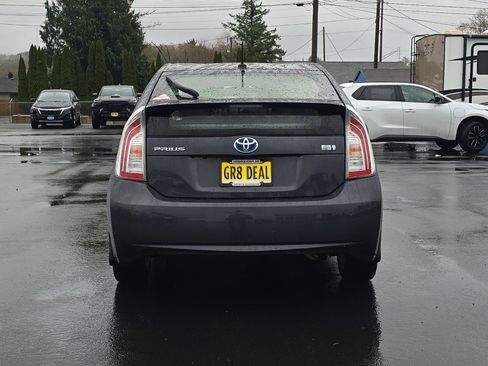 Used 2014 Toyota Prius Five image 8