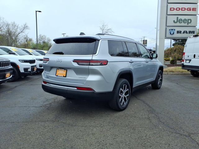 Used 2023 Jeep Grand Cherokee L Limited AWD/4WD image 3
