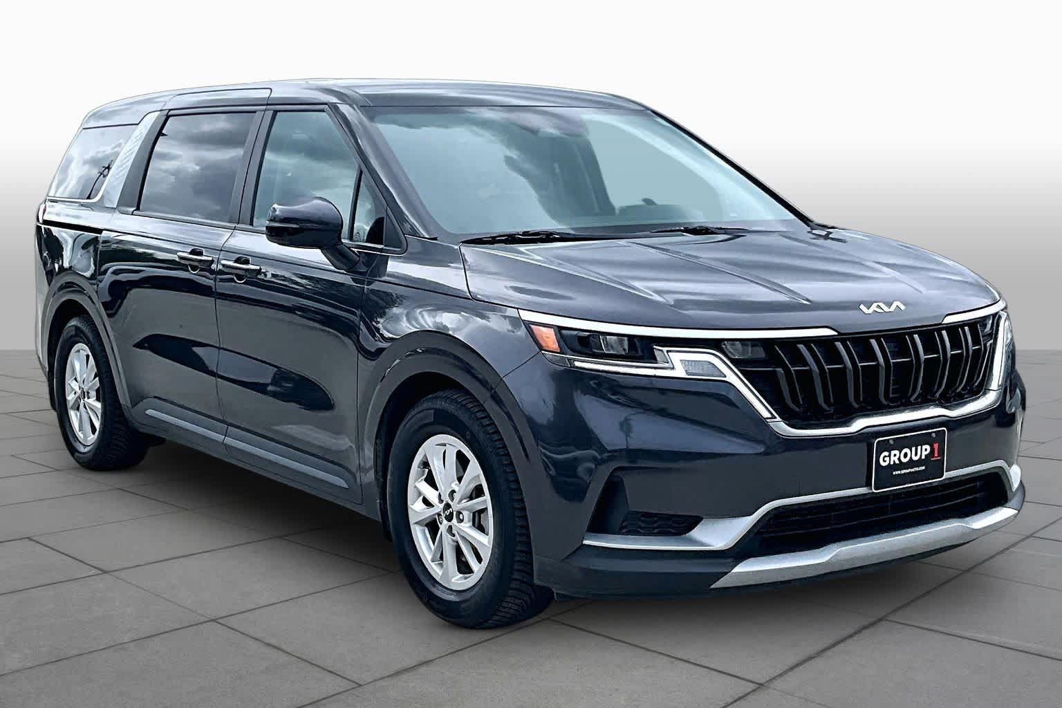 Certified 2023 Kia Carnival LX FWD image 3