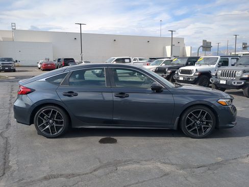 Used 2022 Honda Civic Sport Touring image 2