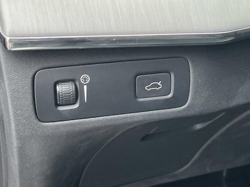 Used 2021 Volvo XC90 T5 Momentum w/ Protection Package image 23