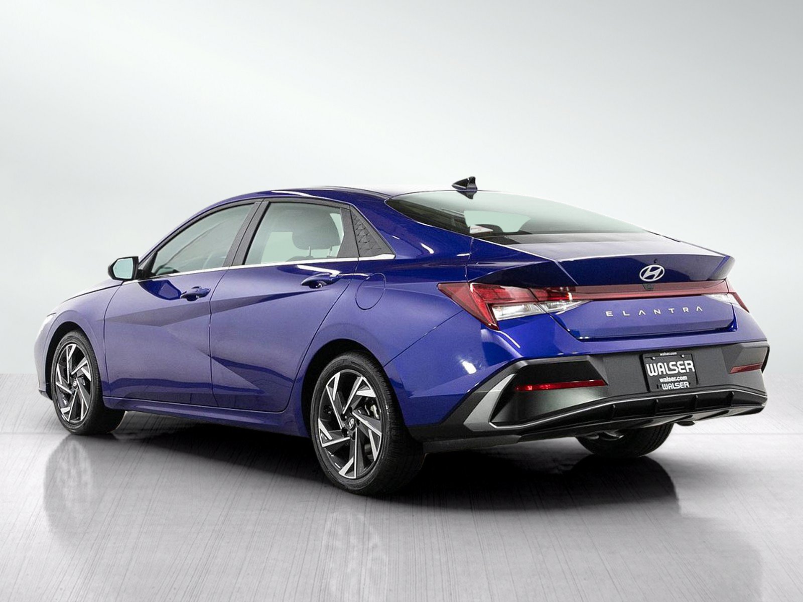 Used 2025 Hyundai Elantra SEL FWD image 3