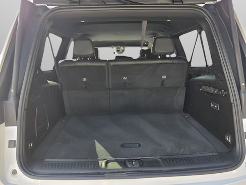 Used 2024 Jeep Wagoneer L Series II RWD image 13