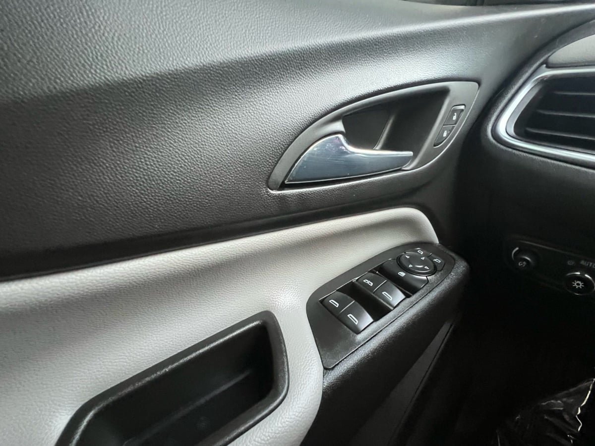 Used 2024 Chevrolet Equinox LS AWD/4WD image 32