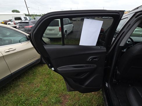 Used 2020 Chevrolet Trax Premier w/ LPO, Cargo Package FWD image 12