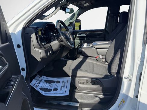 Used 2025 Chevrolet Silverado 2500 LT w/ Convenience Package image 12