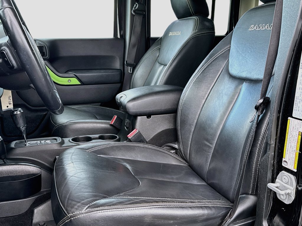 Used 2017 Jeep Wrangler Unlimited Sahara w/ Connectivity Group AWD/4WD image 16