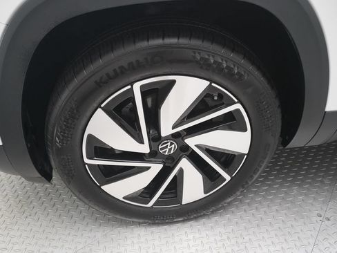 Used 2025 Volkswagen Atlas SE AWD/4WD image 28