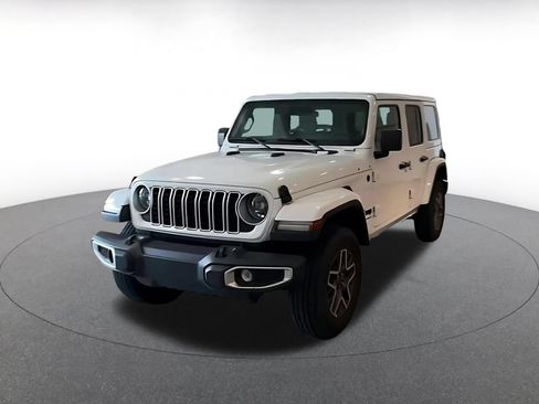 Used 2025 Jeep Wrangler Unlimited Sahara AWD/4WD image 4