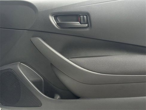 Used 2025 Toyota Corolla LE image 27