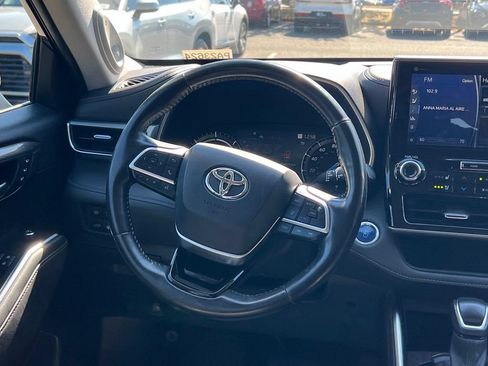 Used 2021 Toyota Highlander Platinum AWD/4WD image 16