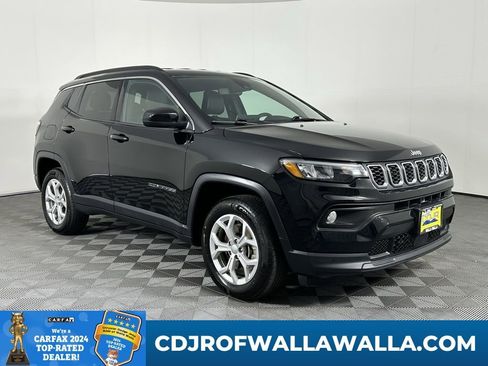 Used 2024 Jeep Compass Latitude image 1