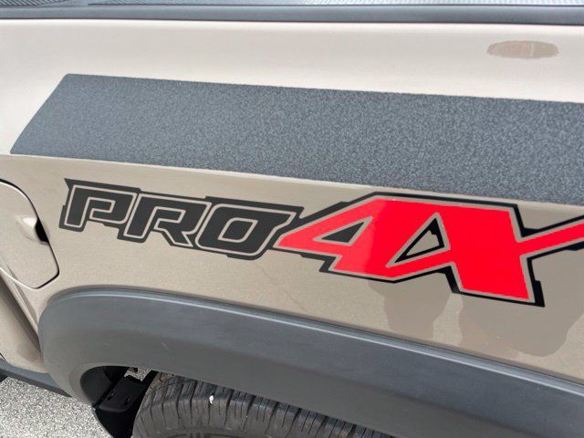 Used 2022 Nissan Frontier Pro-X RWD image 8