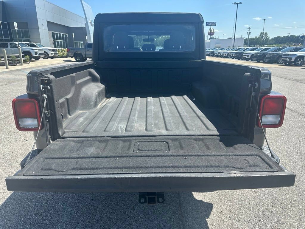 Used 2023 Jeep Gladiator Sport AWD/4WD image 7
