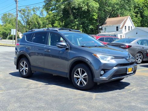 Used 2018 Toyota RAV4 XLE AWD/4WD image 3