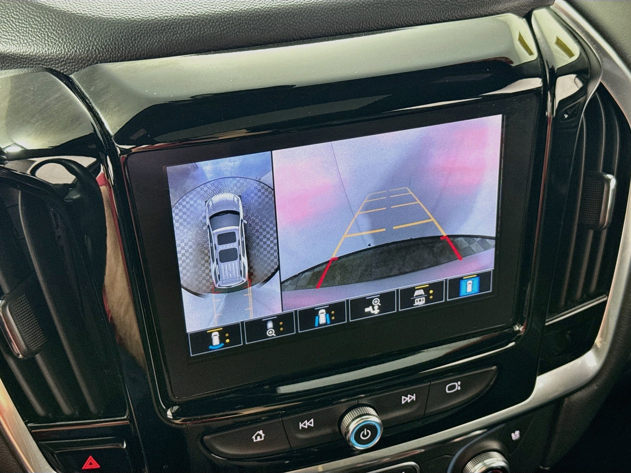 Used 2023 Chevrolet Traverse Premier w/ Redline Edition AWD/4WD image 3