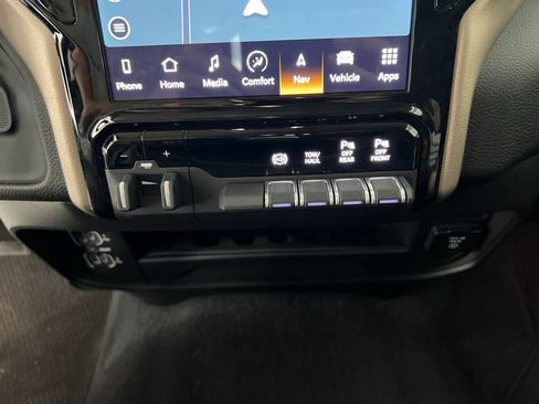 Used 2024 RAM 2500 Laramie AWD/4WD image 18