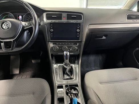 Used 2018 Volkswagen e-Golf SE FWD image 20