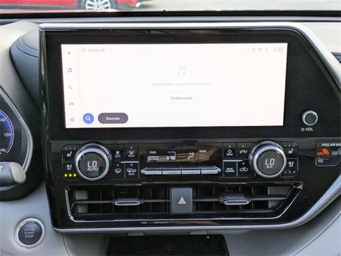 Used 2024 Toyota Highlander Platinum image 20