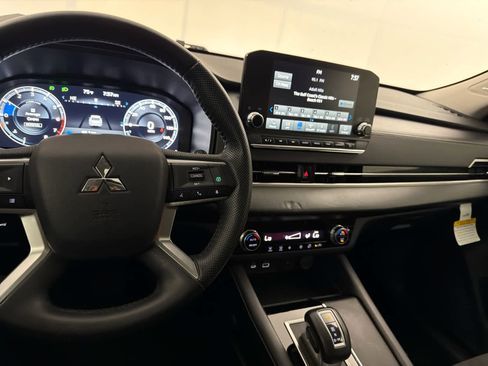 Used 2024 Mitsubishi Outlander SE Black Edition FWD image 18