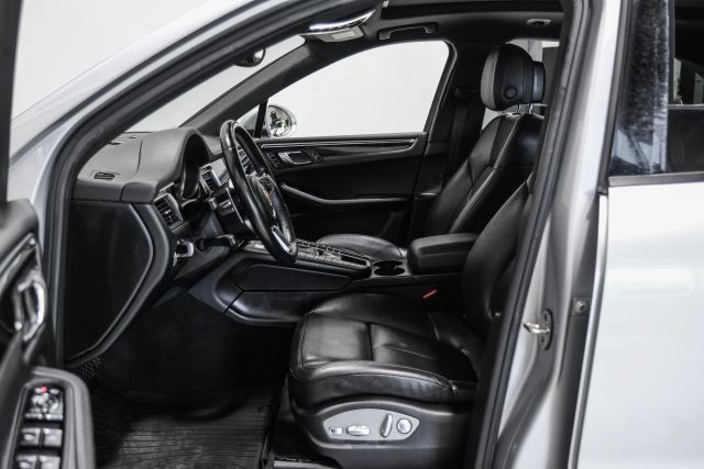 Used 2018 Porsche Macan Sport Edition AWD/4WD image 5