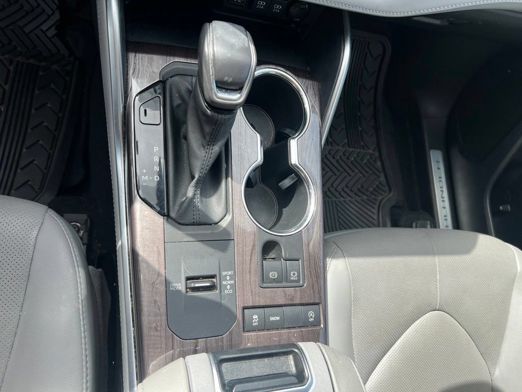 Used 2021 Toyota Highlander Limited FWD image 17