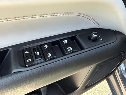 Certified 2023 Jeep Compass Limited AWD/4WD image 18