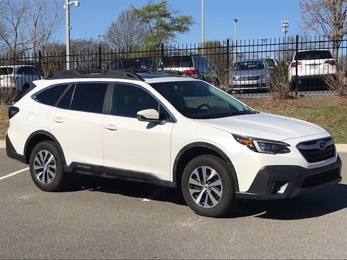 Used 2022 Subaru Outback Premium image 2