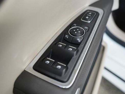 Used 2018 Lincoln Continental Select w/ Continental Climate Package FWD image 25