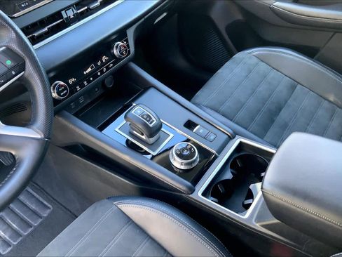 Used 2024 Mitsubishi Outlander SE image 16